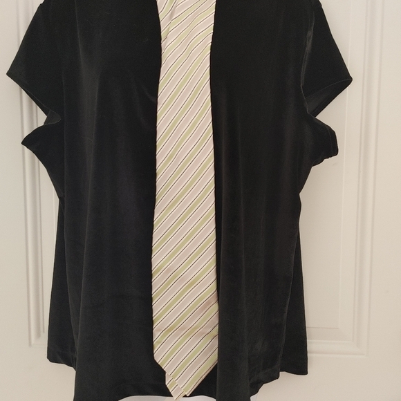 Silk tie by Le Chateau - Picture 2 of 5